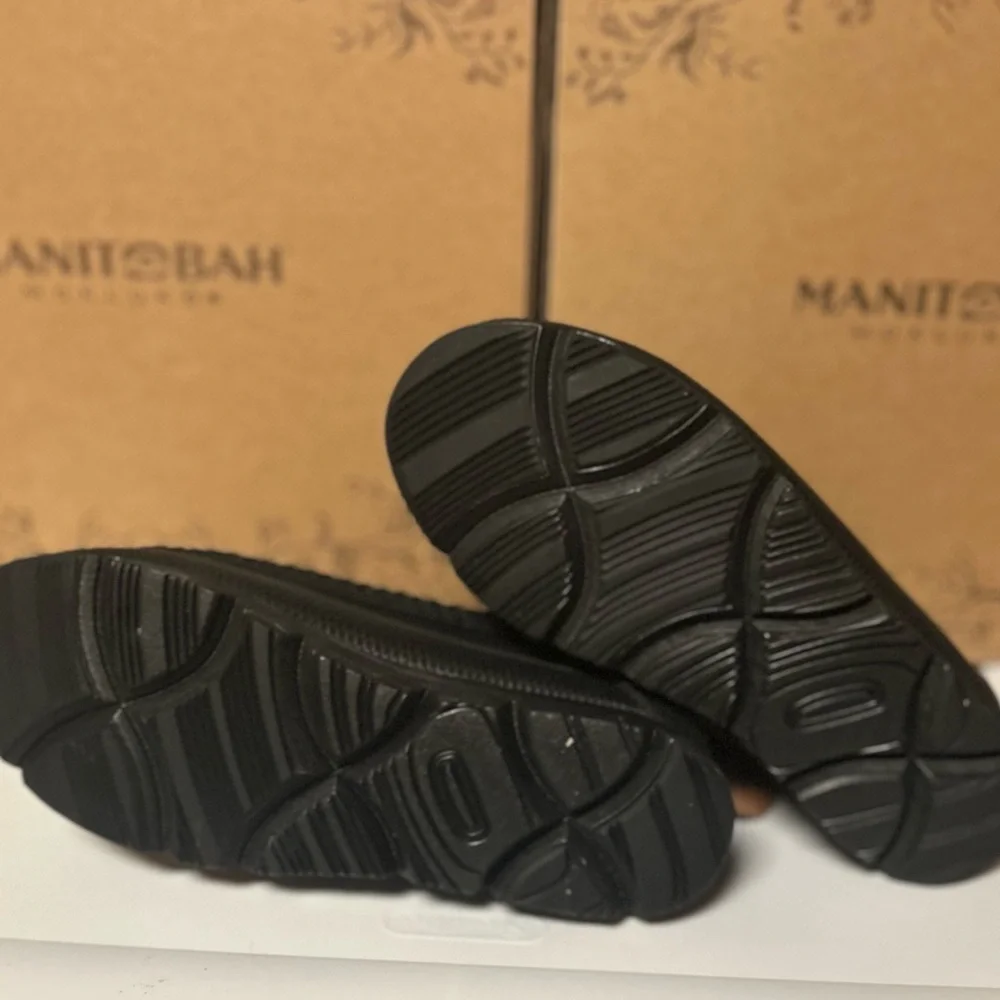 Manitobah Woman’s WP Pacific Insulated Black Pull On Puffer Boots  7, 7.5 or 8 - Picture 8 of 11